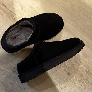 Uggs Classic Slippers - women's black size 9